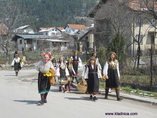 Лазарки лазаруват из Кладница